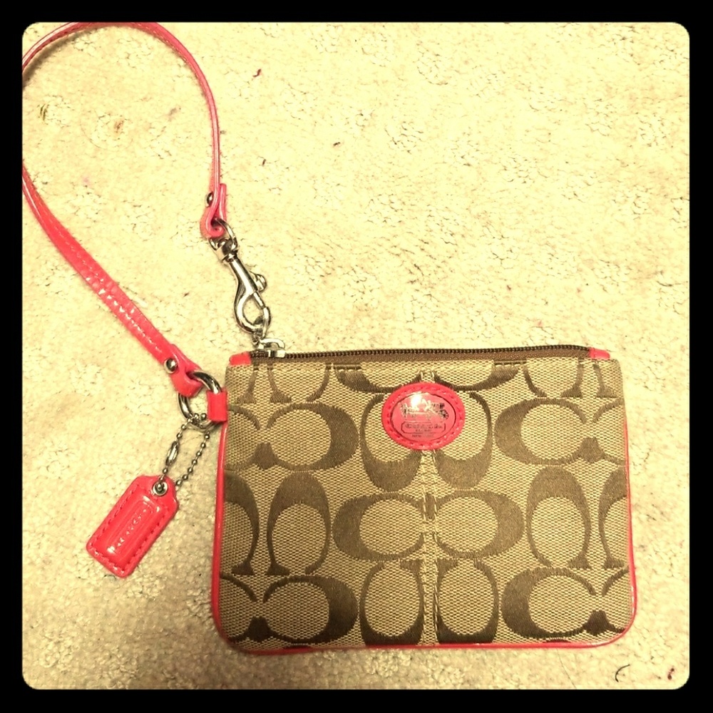 coach wristlit
